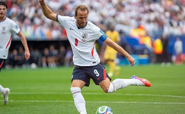 Mondiali, Inghilterra avanti in quota sulla Norvegia per un posto in semifinale. Kane (1,80) in pole su Haaland nella sfida tra bomber