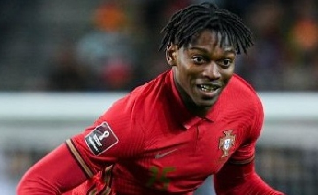 Calciomercato Milan, derby Premier per Leao: in quota è duello Chelsea-Manchester City, per i bookie ci sono anche Inter e Juventus