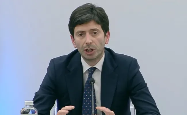 Coronavirus, Speranza (min. Salute): "Spingere sui vaccini per ridurre la pressione sugli ospedali e favorire la ripartenza economica e sociale"