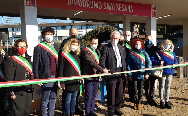 Inaugurato il nuovo hub vaccinale all'Ippodromo Snai Sesana