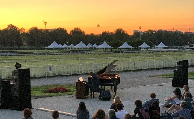 Ippica, la grande musica di Piano City Milano all'Ippodromo Snai Snai Siro