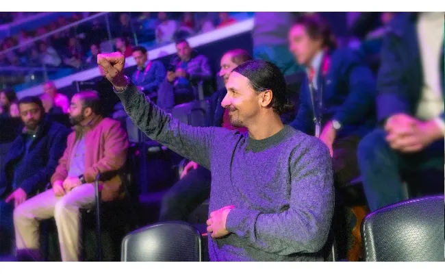Ibra e il padel: "Godo quando gioco", poi in tribuna per la semifinale con Luigi Carraro e Nasser Al Khelaifi