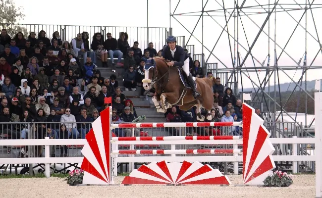 Equitazione, salto ostacoli: Simonetti vince a Tanca Regia il Gran Premio del Sardegna Jumping Tour. Nel Trofeo dei Nuraghi successi di Murruzzu, Guspini e Tatti
