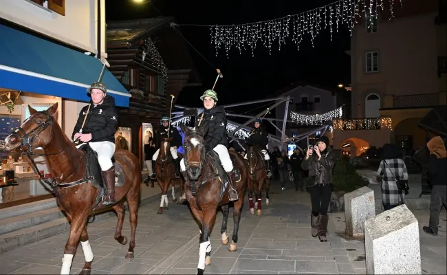 La sfilata di Italia Polo Challenge: neve, cavalli e stile incontrano l'eleganza e la vocazione sportiva di Courmayeur