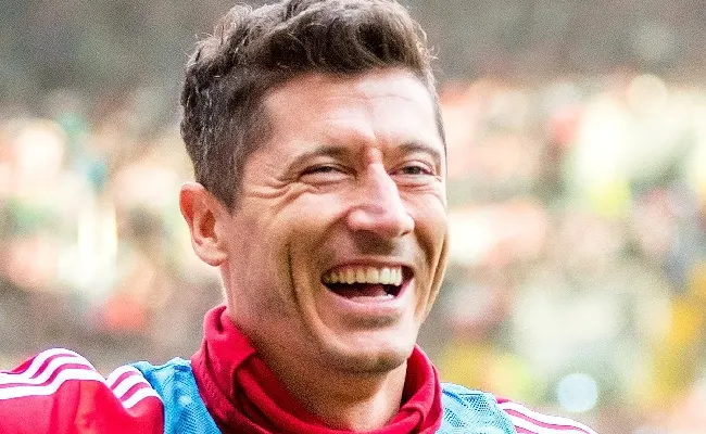Spalletti rinnova con la Juve e aspetta il regalo dal mercato: per i bookie Lewa (4,50) sfida Osimhen (4,00), in quota avanza anche Nunez