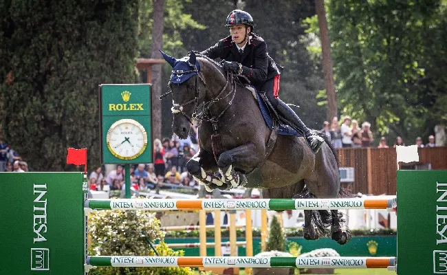 Cento anni di Piazza di Siena tra sport, arte e legacy