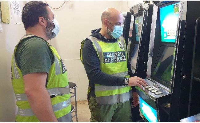Giochi controlli Guardia di Finanza: sequestrati sette apparecchi irregolari in provincia di Caserta