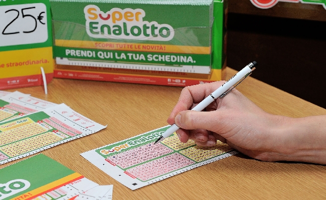 SuperEnalotto niente 6. Jackpot da record è il più alto nella storia del gioco 