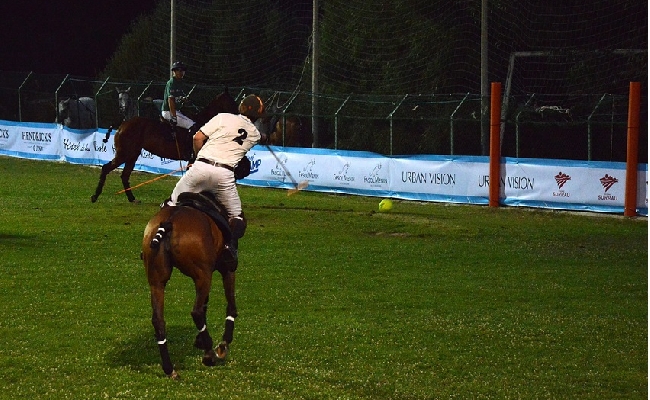 Italia Polo Challenge. Dove rotola il pallone ecco i cavalli: così i campi di calcio diventano teatro per l'Arena Polo