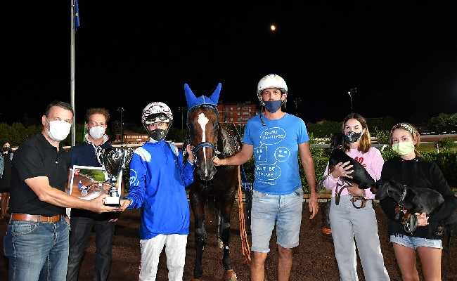ALL’IPPODROMO SNAI SESANA SABATO SERA DI CORSE INCENTRATO SUL TROFEO DENIS COKU IL CAMPIONE DI PARADRESSAGE