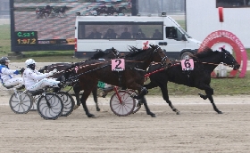 ALL’IPPODROMO SNAI LA MAURA DI NUOVO IN PISTA CON L’APPUNTAMENTO DI GIOVEDÌ CON IL PREMIO NAPOLEON BAR E IL TROTTO MONTATO