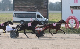 Ippica: il giovedì all'ippodromo Snai La Maura con un super Alessandro Gocciadoro