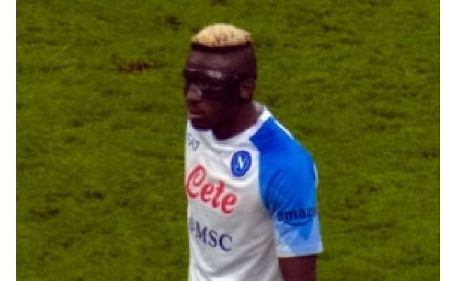 Calciomercato Napoli gli arabi continuano a fare sul serio per Osimhen ma i bookie premiano una permanenza in Serie A