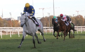 All'Ippodromo Snai San Siro bellissimo sabato di galoppo e di pubblico con il ST. Leger italiano stravinto dall'inglese Roberto Escobar mentre nel Premio Chiusura si conferma Tawang. Per il Falck riscatto di Taany