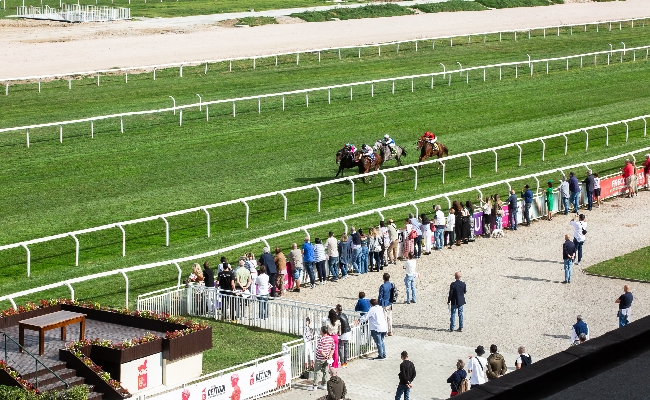 All'Ippodromo Snai San Siro si festeggia la fine della stagione con l'ultima riunione di corse e tanto divertimento per le famiglie e i bambini. Sabato cancelli aperti dalle ore 11 in pista dalle 12:10