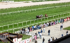 All'Ippodromo Snai San Siro si festeggia la fine della stagione con l'ultima riunione di corse e tanto divertimento per le famiglie e i bambini. Sabato cancelli aperti dalle ore 11 in pista dalle 12:10