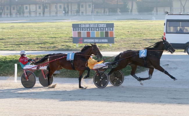 ALL’IPPODROMO SNAI LA MAURA BRAVA FAYMONVILLE ST A VINCERE IL PREMIO CASH BANK BIGI CLOU DELLA PRIMA DOMENICA DI DICEMBRE