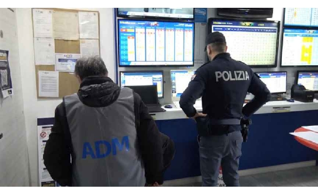 Gioco illegale controlli Copregi in 23 province d'Italia: scoperti 15 punti non autorizzati sequestrati 88 apparecchi 