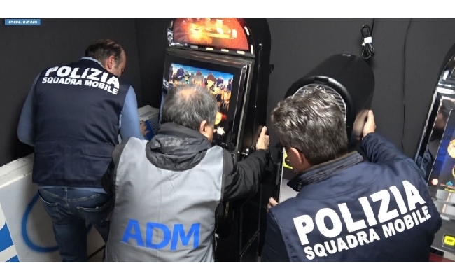 Gioco illegale controlli Polizia Adm provincia Caltanissetta diverse sanzioni scommesse abusive senza licenza