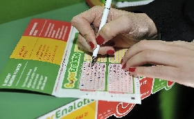 Superenalotto niente 6 jackpot sale 59 milioni euro