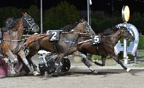 ABATO SERA ALL’IPPODROMO SNAI SESANA CON SETTE CORSE GRIFFATE ZELARI PIANTE. IL VINCENTE DELLA PROVA PIÙ IMPORTANTE STACCA IL ‘PASS’ PER PARTECIPARE AL GRAN PREMIO CITTÀ DI MONTECATINI DI FERRAGOSTO