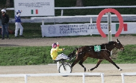 Ippica all'ippodromo Snai San Siro l'ultimo venerdì di febbraio sorride a Faharajah One che vince il premio Oregon Jolly