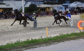 Ippica ippodromo di Arcoveggio: domenica 23 marzo “2° Memorial Afro Garavini” giornata gentlemen