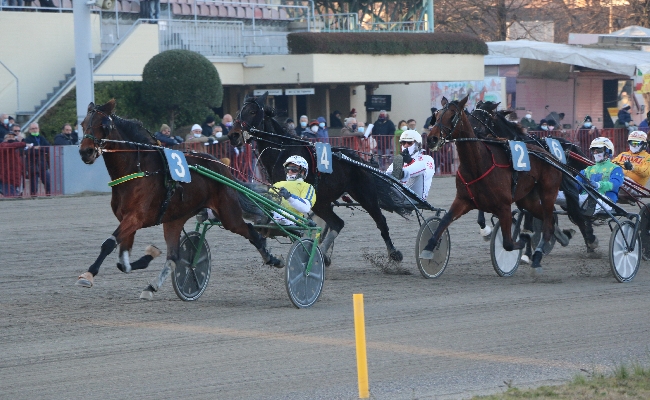 Ippica Ippodromo Arcoveggio Bologna: domenica 27 aprile otto corse con focus sui maratoneti