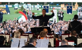 piazza di siena al via con la musica del maestro alvise casellati nel tradizionale concerto d'apertura e la sfilata del polo nel centro di roma