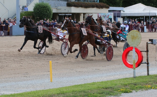 Ippica lunedì 2 giugno all’ippodromo Arcoveggio di Bologna la 77° edizione del Gran Premio della Repubblica