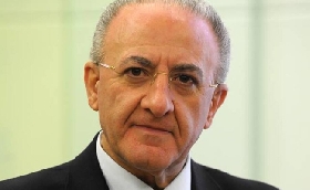 Dipendenza da gioco De Luca (Pres. Regione Campania): Questione seria necessario lavoro di educazione e prevenzione che inizi dalle scuole