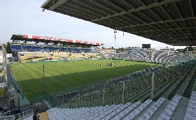 moby ancora una volta vince il campionato dell’estate italiana. la compagnia scende in campo col parma calcio
