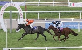 ippica all’Ippodromo Snai San Siro lunedì di galoppo valido per la 29^ giornata stagionale: tra vento e pioggia Magicstardust vince l’handicap per i giovani velocisti