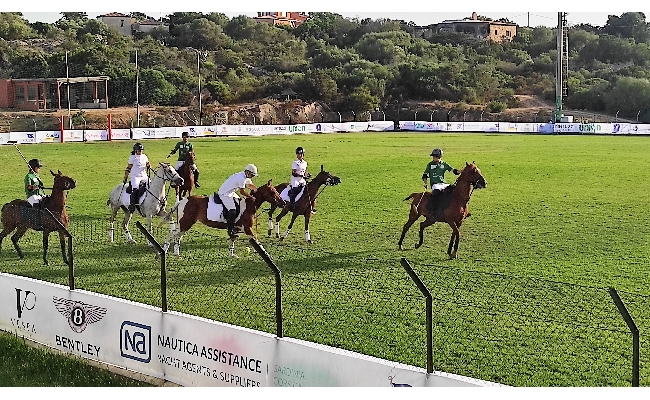 si parla in sardo all'Italia Polo Challenge in Costa Smeralda con Marco Pala e Anita Putzu. E al Palahorse di Golfo Aranci il Summer Camp multidisciplinare di preparazione alle Ponyadi