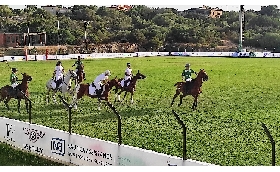 si parla in sardo all'Italia Polo Challenge in Costa Smeralda con Marco Pala e Anita Putzu. E al Palahorse di Golfo Aranci il Summer Camp multidisciplinare di preparazione alle Ponyadi