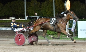 Ippica all'Ippodromo Snai Sesana il mercoledì di trotto sorride a Fortuna Trebì che si aggiudica il Premio Cavallo 2000 prova clou valida come Tqq Nazionale