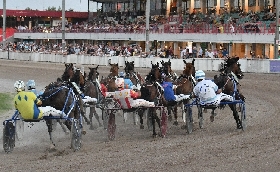 Ippica sabato all'Ippodromo Snai Sesana riunione di trotto dedicata all'associazione GiuliaSmile: sette corse dalle ore 20.40