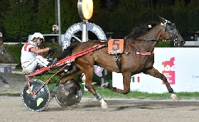 Ippica all'Ippodromo Snai Sesana il primo sabato di settembre premia in orbita Bi nel clou della 14^ giornata di trotto. Nel 'Trofeo Denis Coku' sigillo di Dynamite Kandy