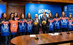 Ferraro Volley Roma presentata la squadra Femminile. L'Ass. Onorato: Sinergia tra il pubblico e investimenti privati importante per la crescita della città”