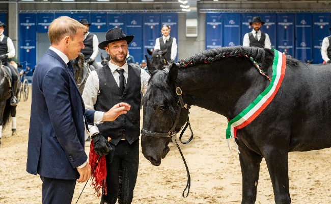 Fieracavalli celebrati i 100 anni del cavallo murgese. Lollobrigida: Emblema della tradizione e del patrimonio equestre nazionale