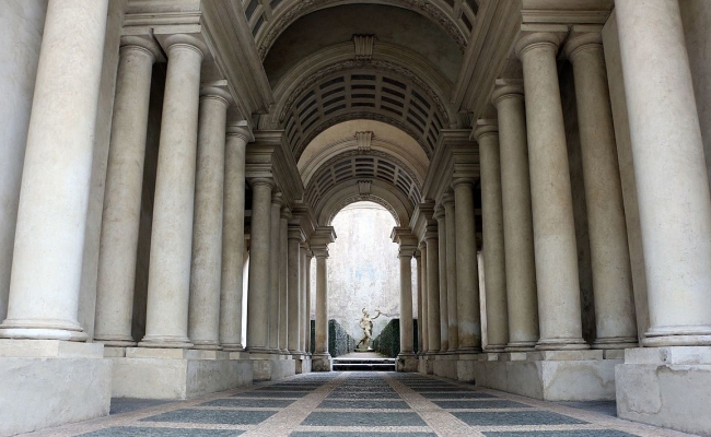 Giochi il Consiglio di Stato tiene aperta una sala Vlt a Prato: “Dubbi sulla distanza dalla scuola ma il Comune non può intervenire sul rilascio della licenza”