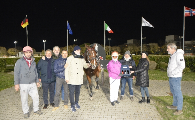 Ippica Ippodromo Arcoveggio di Bologna: resoconto delle corse di giovedì 27 novembre 2025