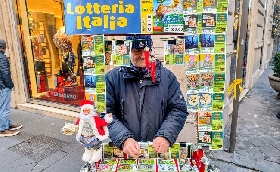 Lotteria Italia nel cuore della gente parola di Maurizio rivenditore del centro di Roma. Venduti anche 800 biglietti in un giorno