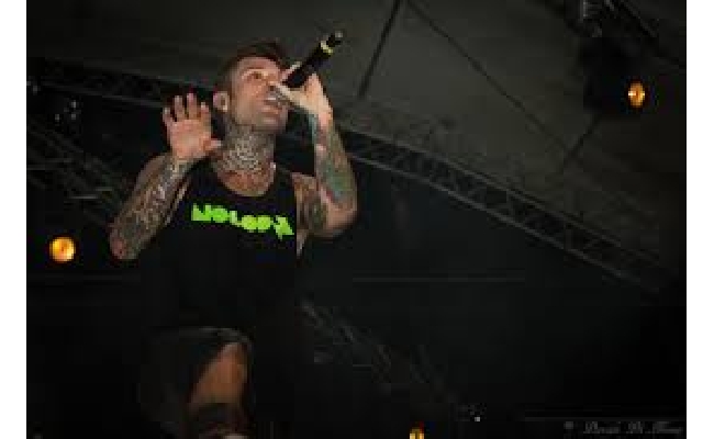 Festival di Sanremo 2026 ribaltone in quota: Fedez Masini superano Serena Brancale i bookie promuovono Arisa e Ditonellapiaga