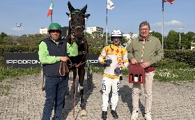 Ippica Ippodromo Arcoveggio di Bologna: Dylan Dog Font e Andrea Farolfi vincono il Premio Dee