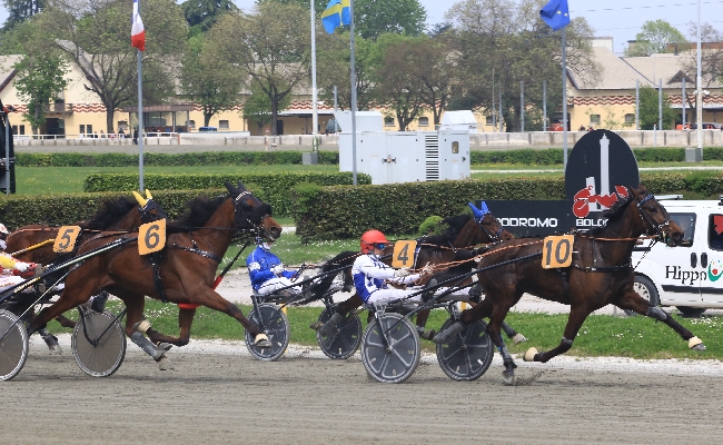 Ippica Ippodromo Bologna domenica 26 aprile otto corse centrale alta velocità