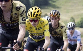 Giro d’Italia si parte: Pellizzari sfida il gigante Vingegaard (1 25) Milan (1 90) in pole per la prima maglia rosa
