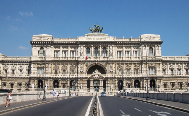 Computer per il gioco online in un esercizio pubblico di Torino Cassazione annulla multa da 20mila euro: “illegittimo il divieto di postazioni internet”