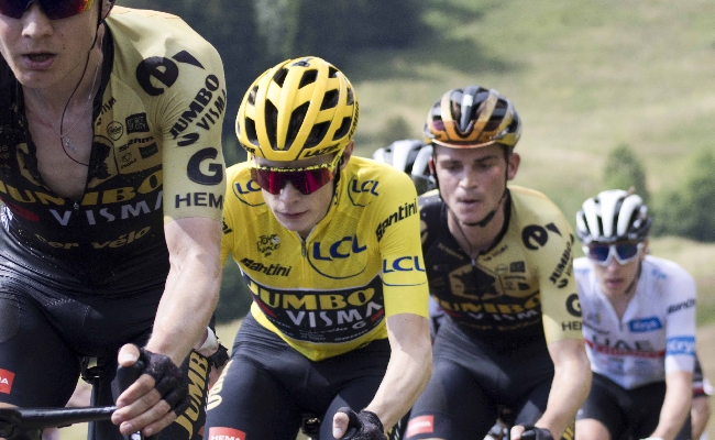Le mani di Vingegaard sul Giro d'Italia: a 1 03 il trionfo rosa a Roma duello italiano Pellizzari Piganzoli per il miglior giovane