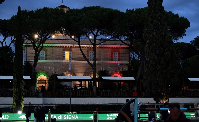 mercoledi’ 27 maggio intesa sanpaolo porta a roma per l’apertura di piazza di siena il grande concerto ‘armonie di pace’ di opera italiana is in the air diretta dal maestro alvise casellati 